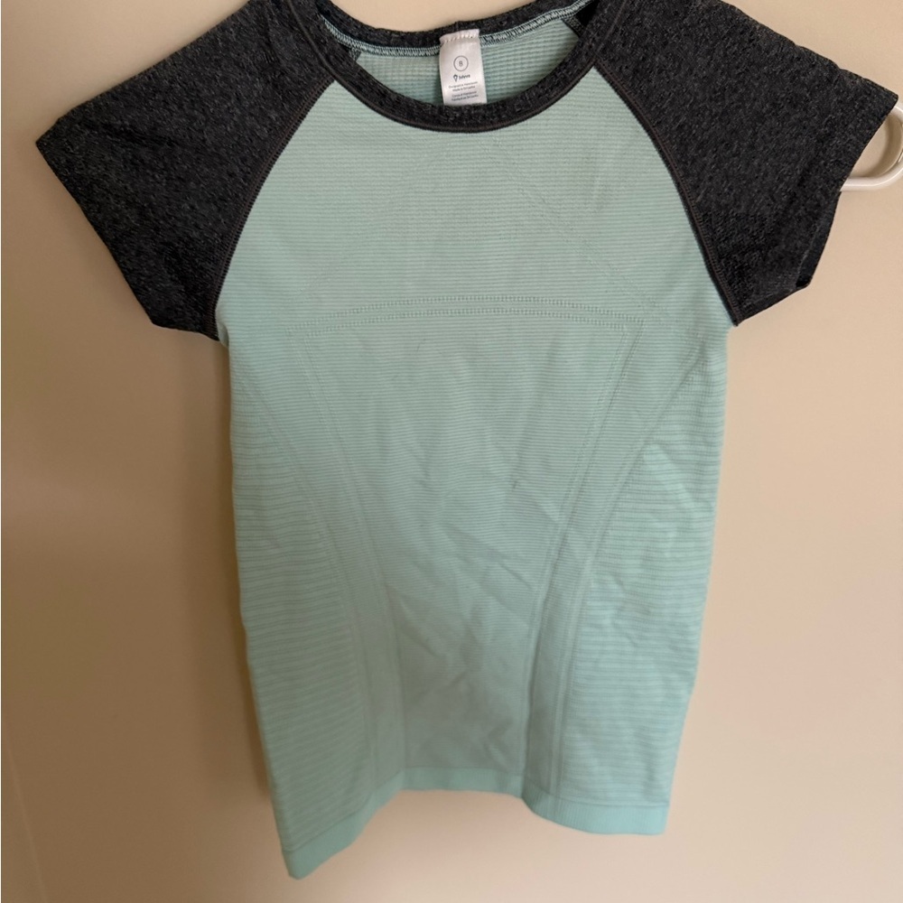 Ivivva Kid’s Lululemon Teal & Gray Fly Tech Short Sleeve Activewear Workout Sz 8 - Picture 2 of 4